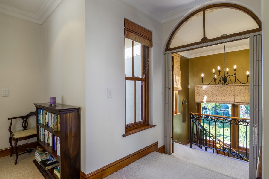 7 Bedroom Property for Sale in Zwaanswyk Western Cape